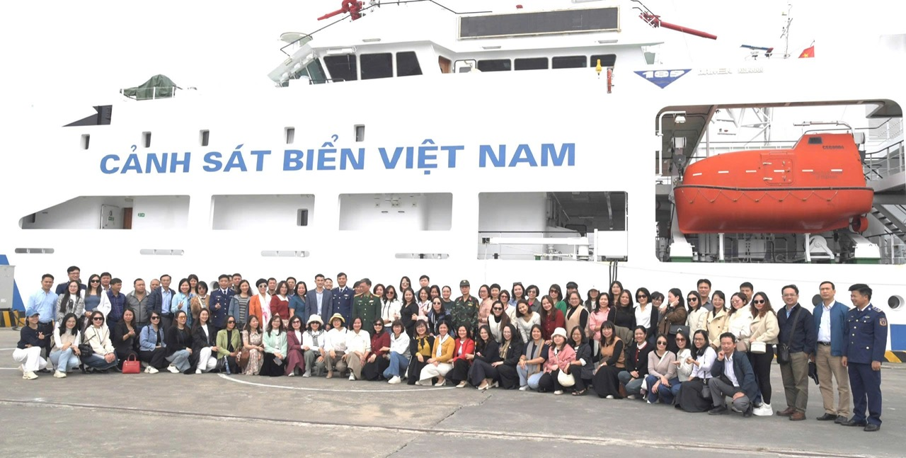 Tăng cường trao đổi thông tin, giáo dục truyền thống và nghiên cứu khoa học